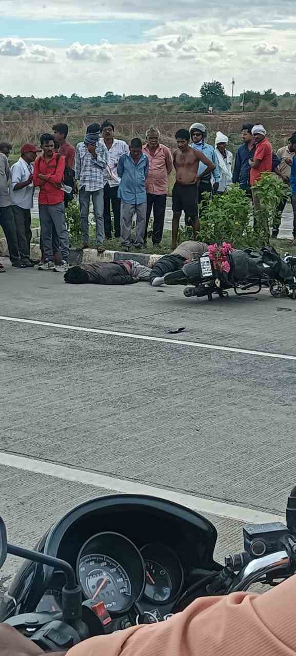 भरधाव ट्रकची दुचाकीला धडक; दोघा युवकांचा जागीच मृत्यू, अल्लीपूर गावावर शोककळा