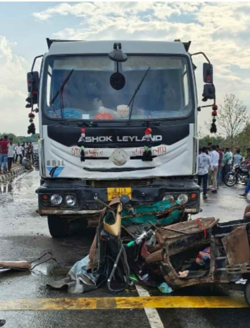 राजुरा - गडचांदूर मार्गावर कापनगाव जवळ भिषण अपघात
