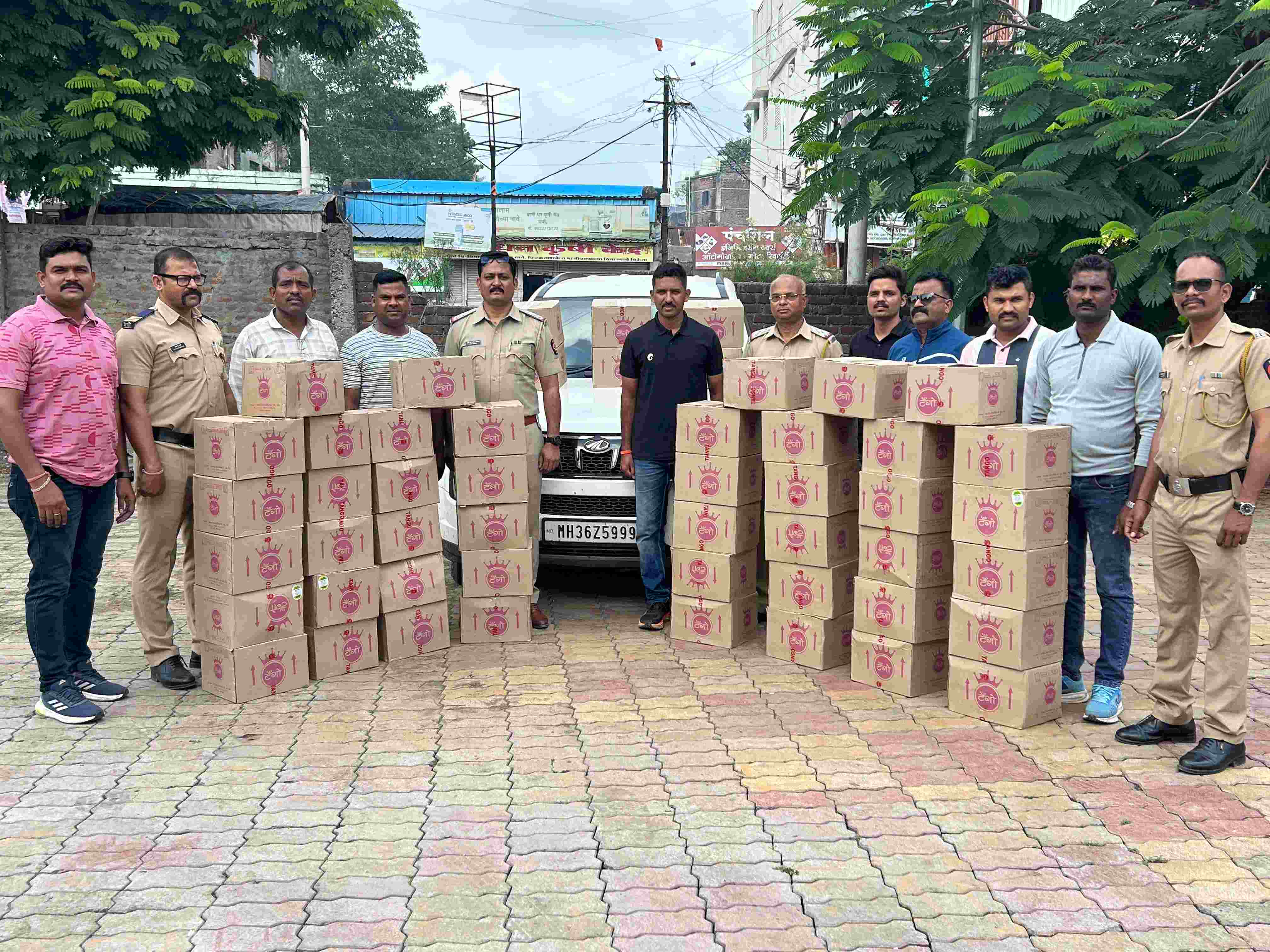 वर्धा शहर पोलिसांची धडाकेबाज कारवाई : देशी-विदेशी दारूसह सव्वा 16 लाखांचा मुद्देमाल जप्त