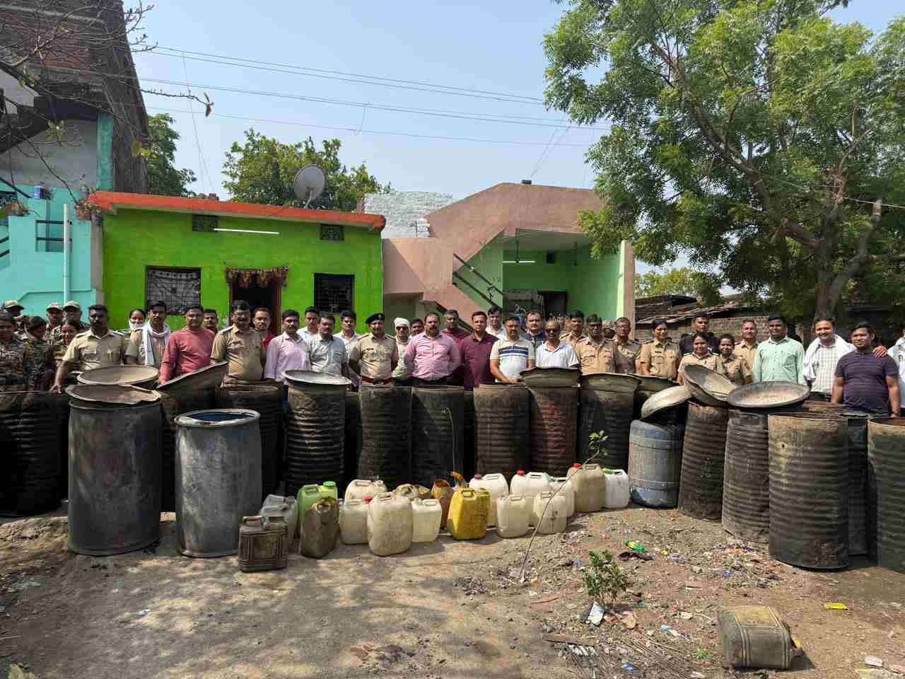 सिख बेडा परिसरात वर्धा पोलिसांची मोठी कारवाई; ७ अवैध दारूभट्ट्या उद्ध्वस्त, १८.४२ लाखांचा मुद्देमाल जप्त