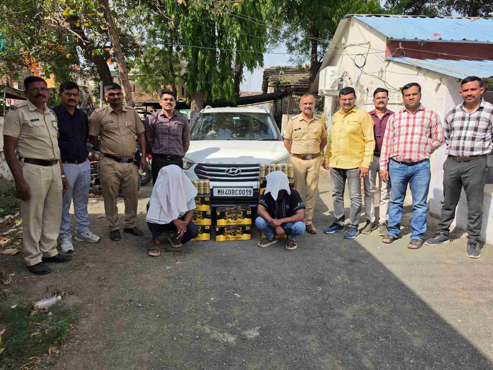 हिंगणघाट पोलिसांची मोठी कारवाई : अवैध विदेशी दारूसह 10.72 लाखांचा मुद्देमाल जप्त