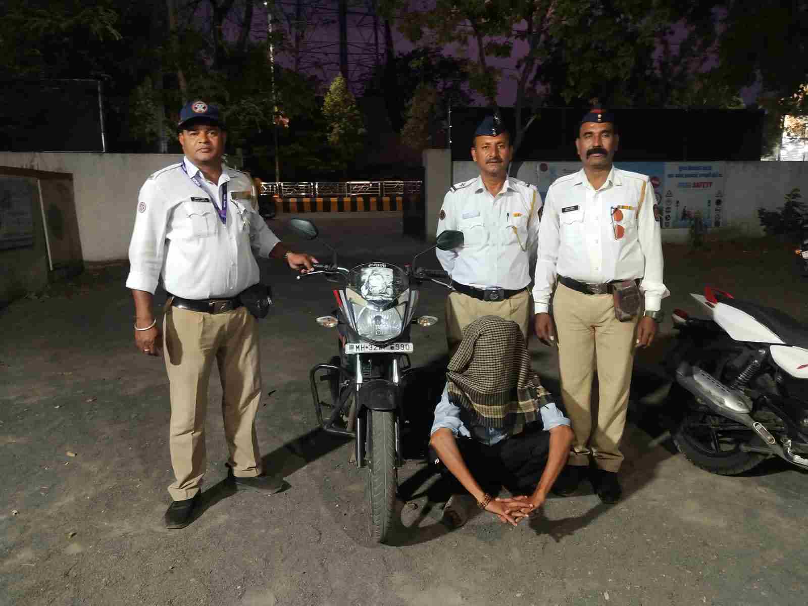दारूच्या नशेत वाहन चालविणाऱ्या चालकावर कारवाई; वाहन जप्त