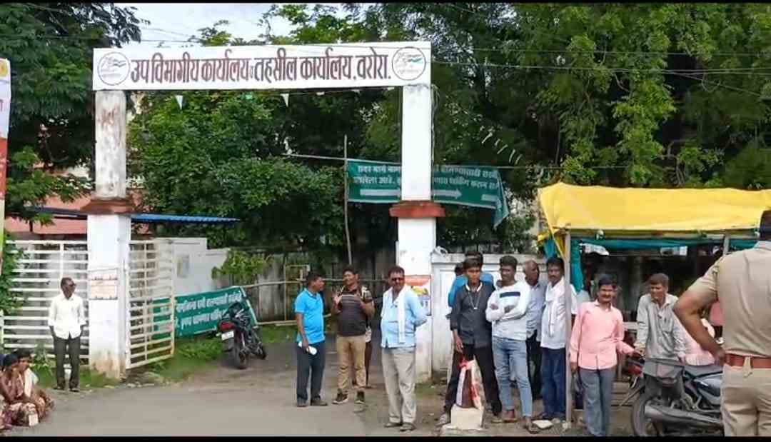 शेतकरी नेत्याला शिवीगाळ प्रकरणी नायब तहसीलदार यांच्यावर गुन्हा दाखल