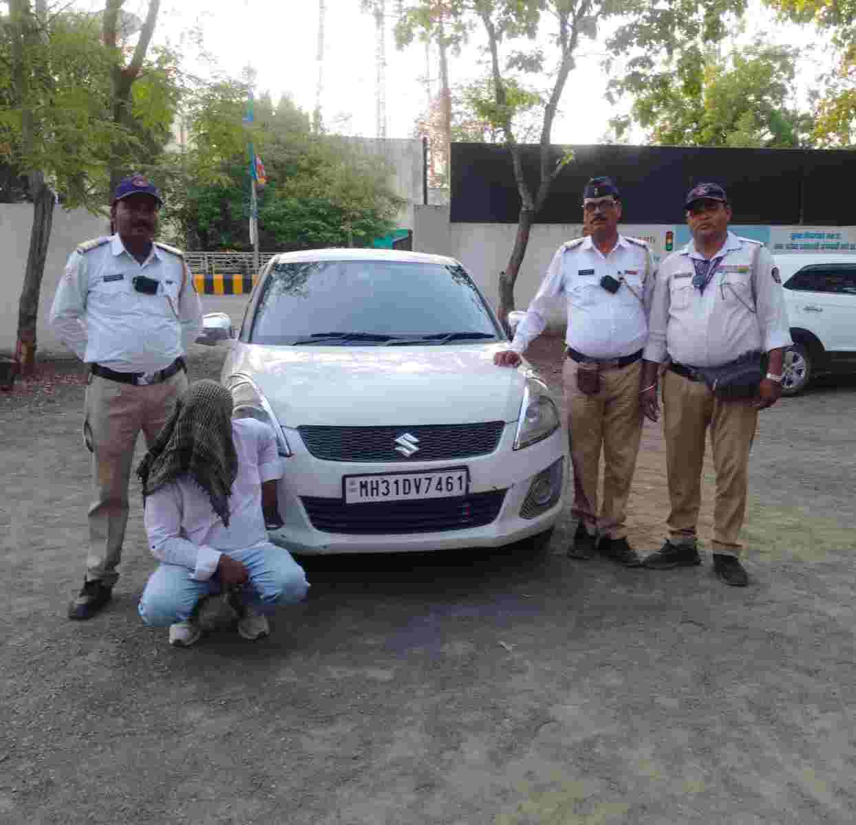 दारूच्या नशेत वाहन चालविणाऱ्या चालकावर कारवाई; स्विफ्ट डिझायर वाहन जप्त