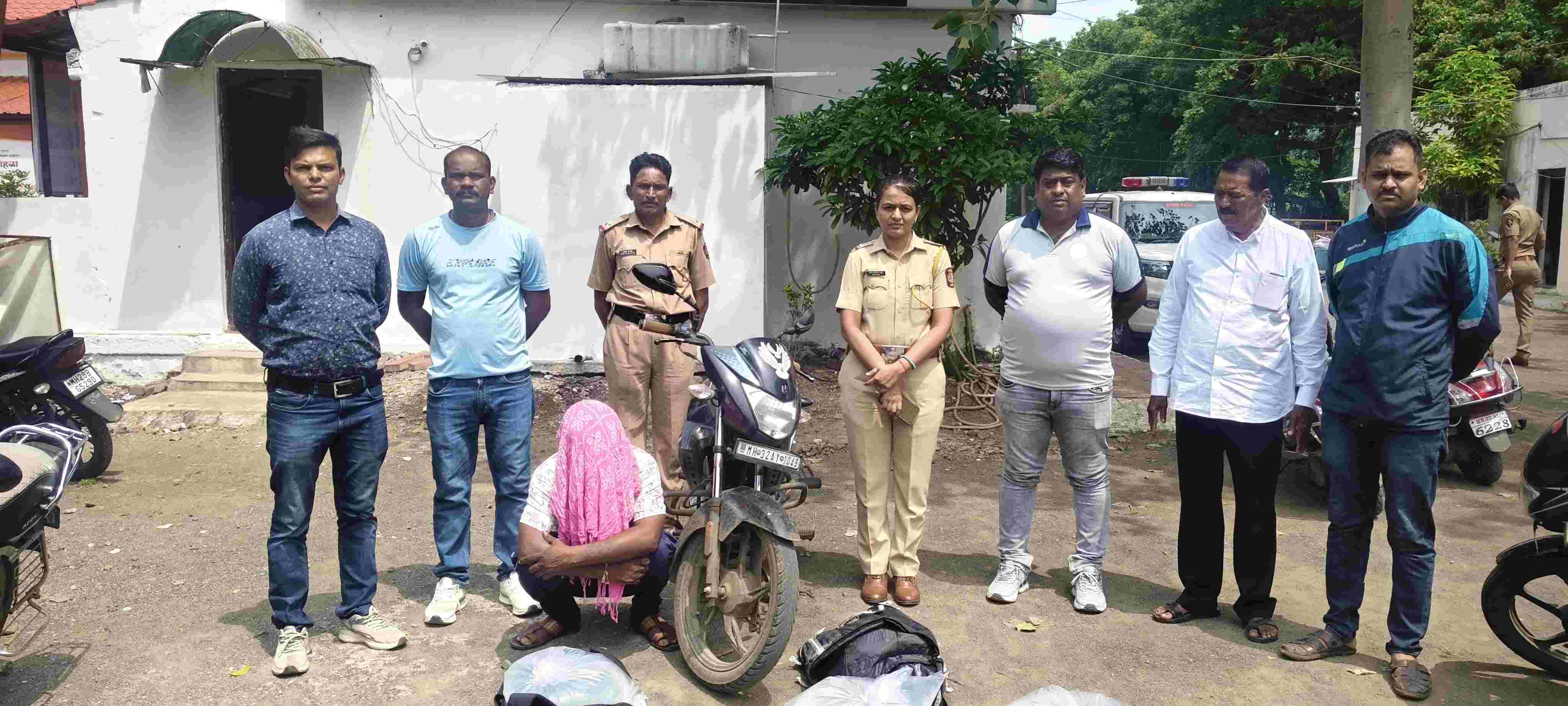 अवैध दारू वाहतुकीवर रामनगर पोलिसांची धडक कारवाई; ७६ हजारांचा मुद्देमाल जप्त