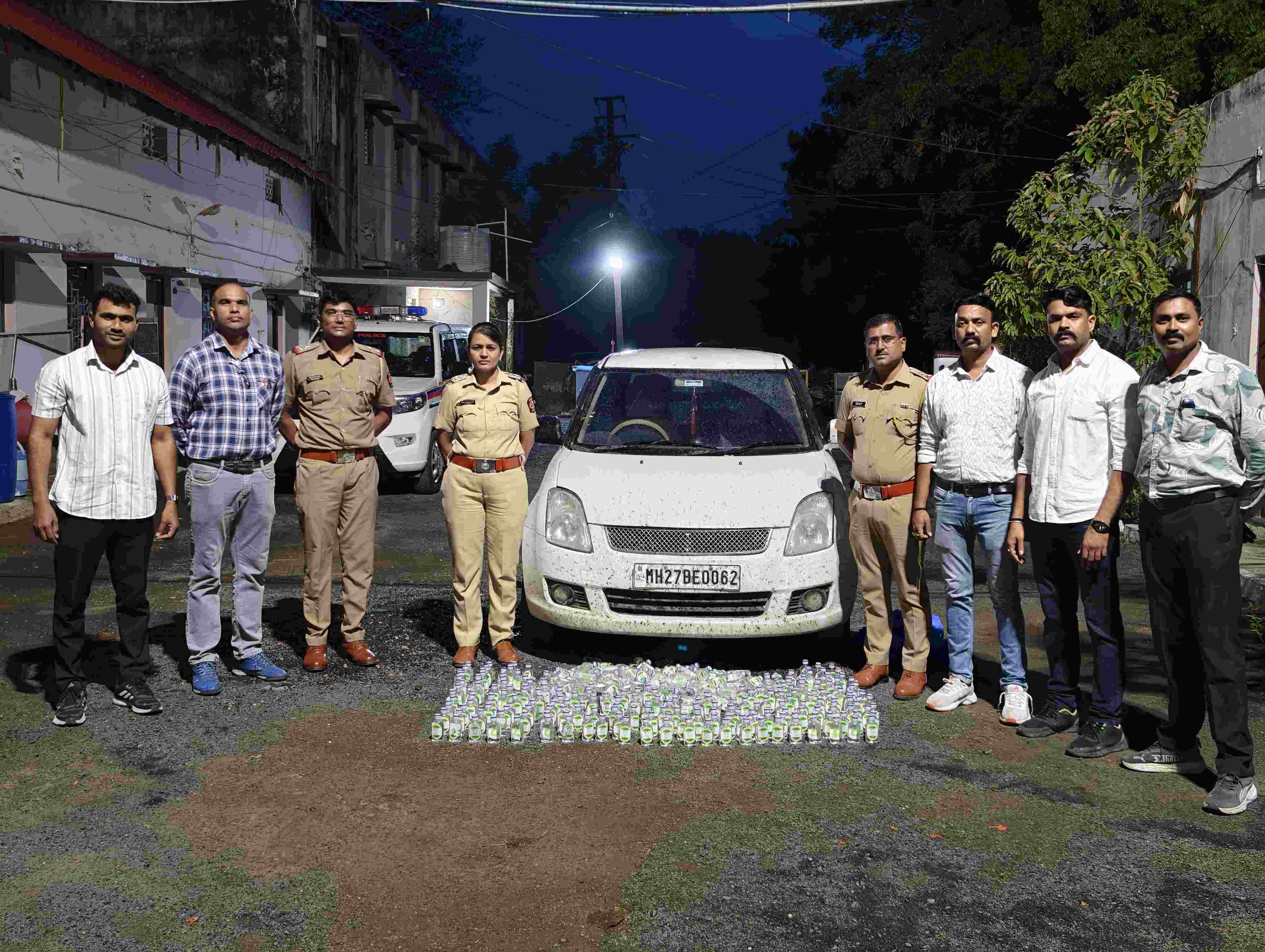 रामनगर पोलिसांची कारवाई; देशी दारूसह चारचाकी वाहन जप्त
