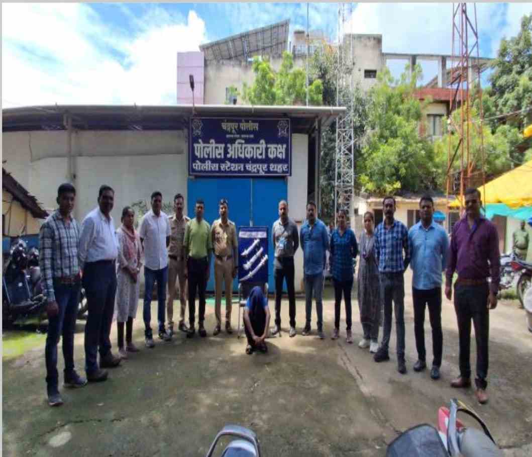 बाबुपेठमध्ये युवकाकडून धारदार शस्त्रांचा साठा जप्त