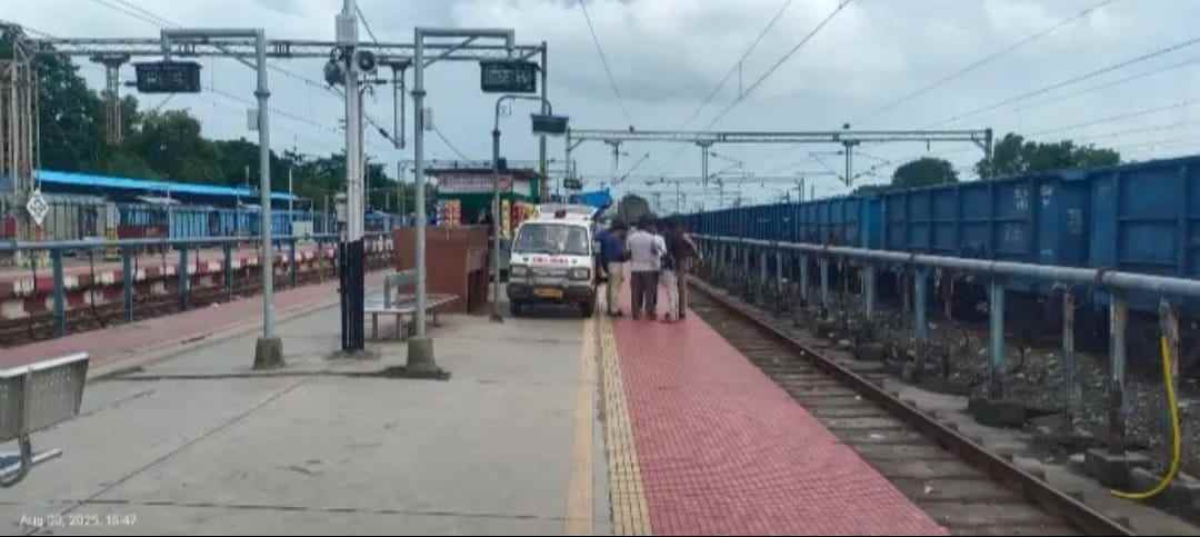 रेल्वेच्या शौचालयात आढळला प्रवासी गळफास घेऊन मृत अवस्थेत