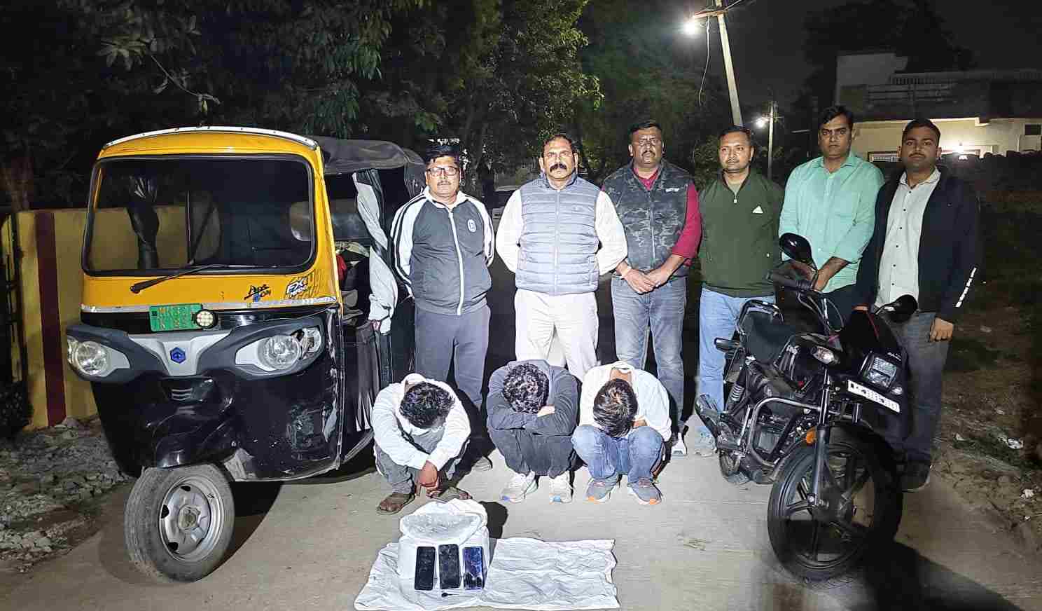 वर्धा पोलिसांची धडक कारवाई; २ किलो गांजासह ५.७२ लाखांचा मुद्देमाल जप्त, तिघांना अटक