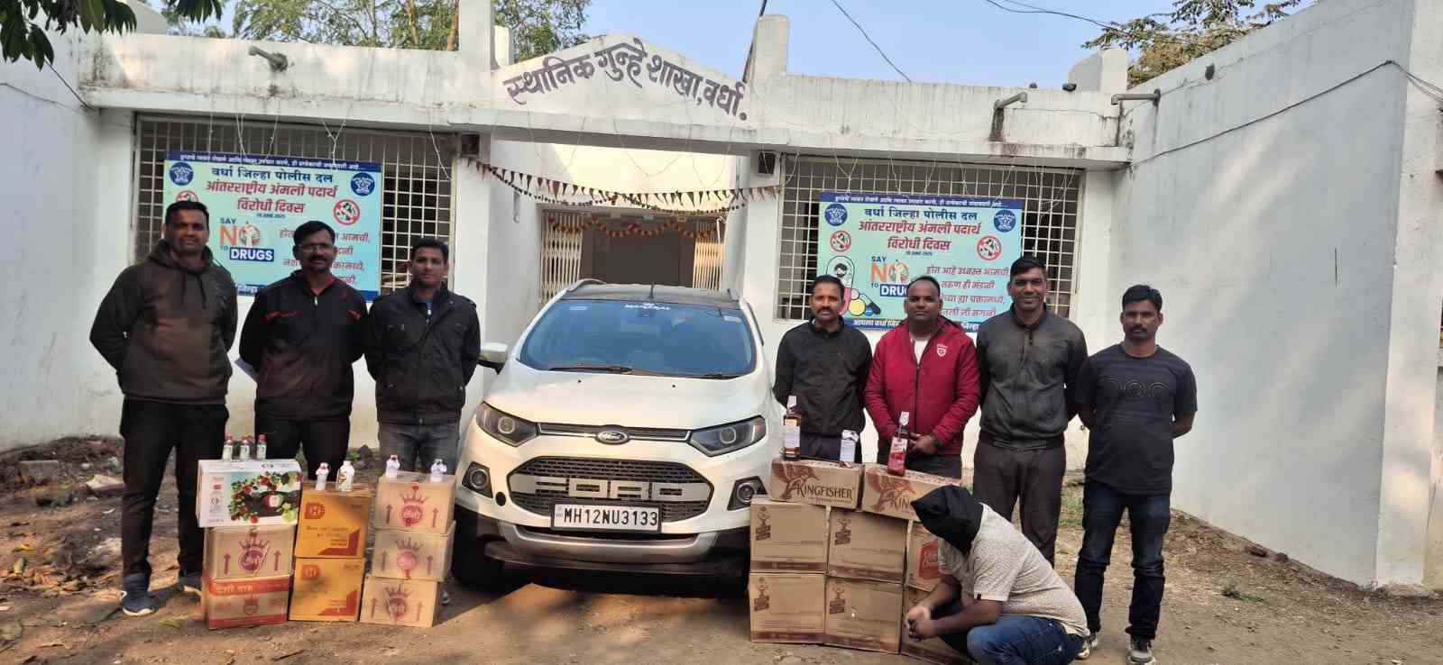 अवैध दारू तस्करीवर एलसीबीची धडक कारवाई १२.२३ लाख रुपयांचा मुद्देमाल जप्त