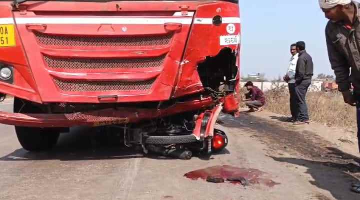 एसटी बस की टक्कर से दोपहिया सवार की मौत