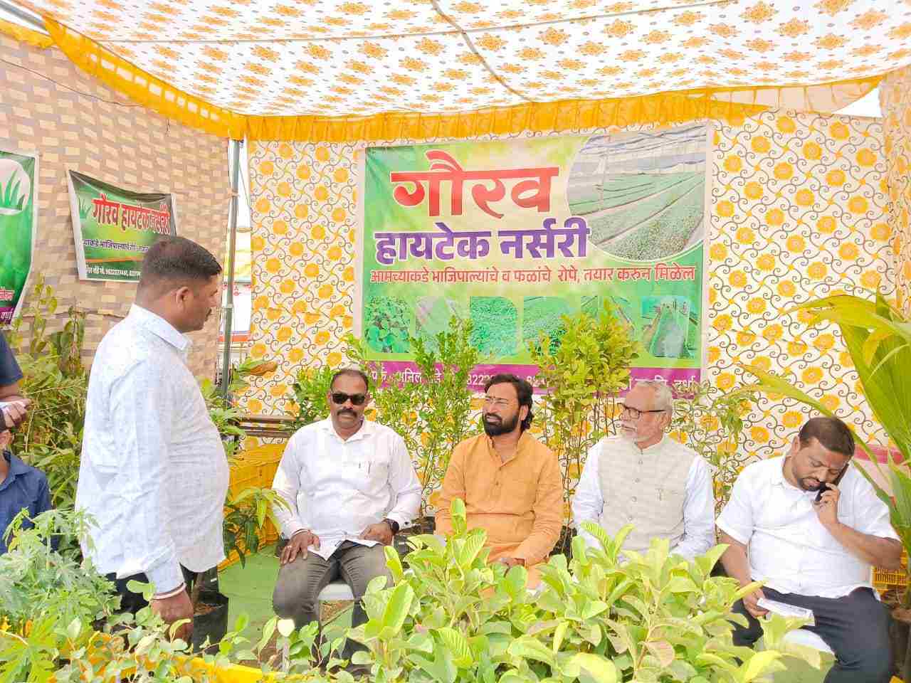 अल्लीपूर येथे शेतकरी शंकरपट व कृषी प्रदर्शनीला जिल्हाध्यक्ष अतुल वांदिले यांची भेट