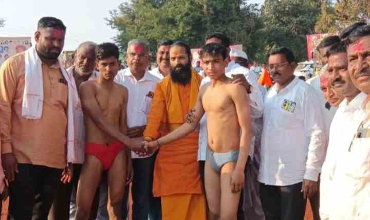 शिरड शहापूरमध्ये श्री सारंग स्वामी यात्रे निमित्त भव्य कुस्तीचे दंगल