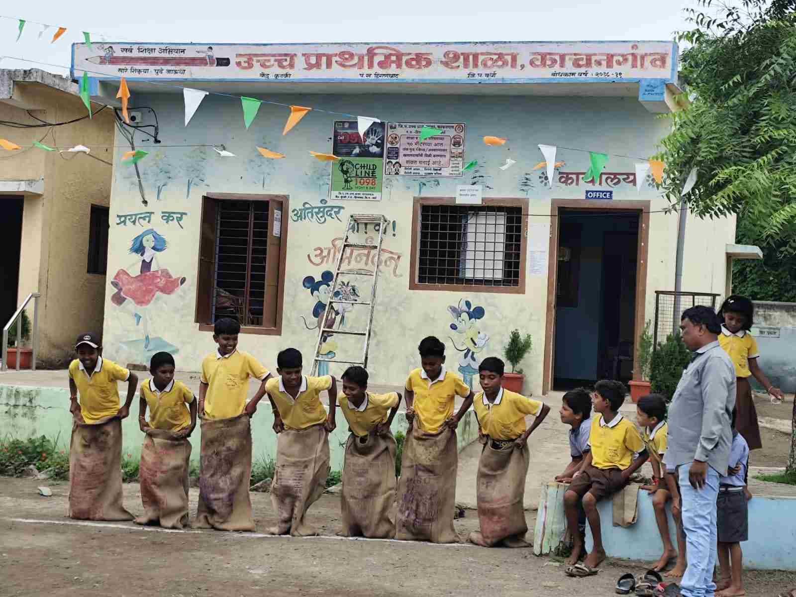 काचनगांव येथे राष्ट्रीय क्रीडा दिवस आणि 'विद्यार्थी-पर्यावरण रक्षाबंधन' सोहळा उत्साहात साजरा!