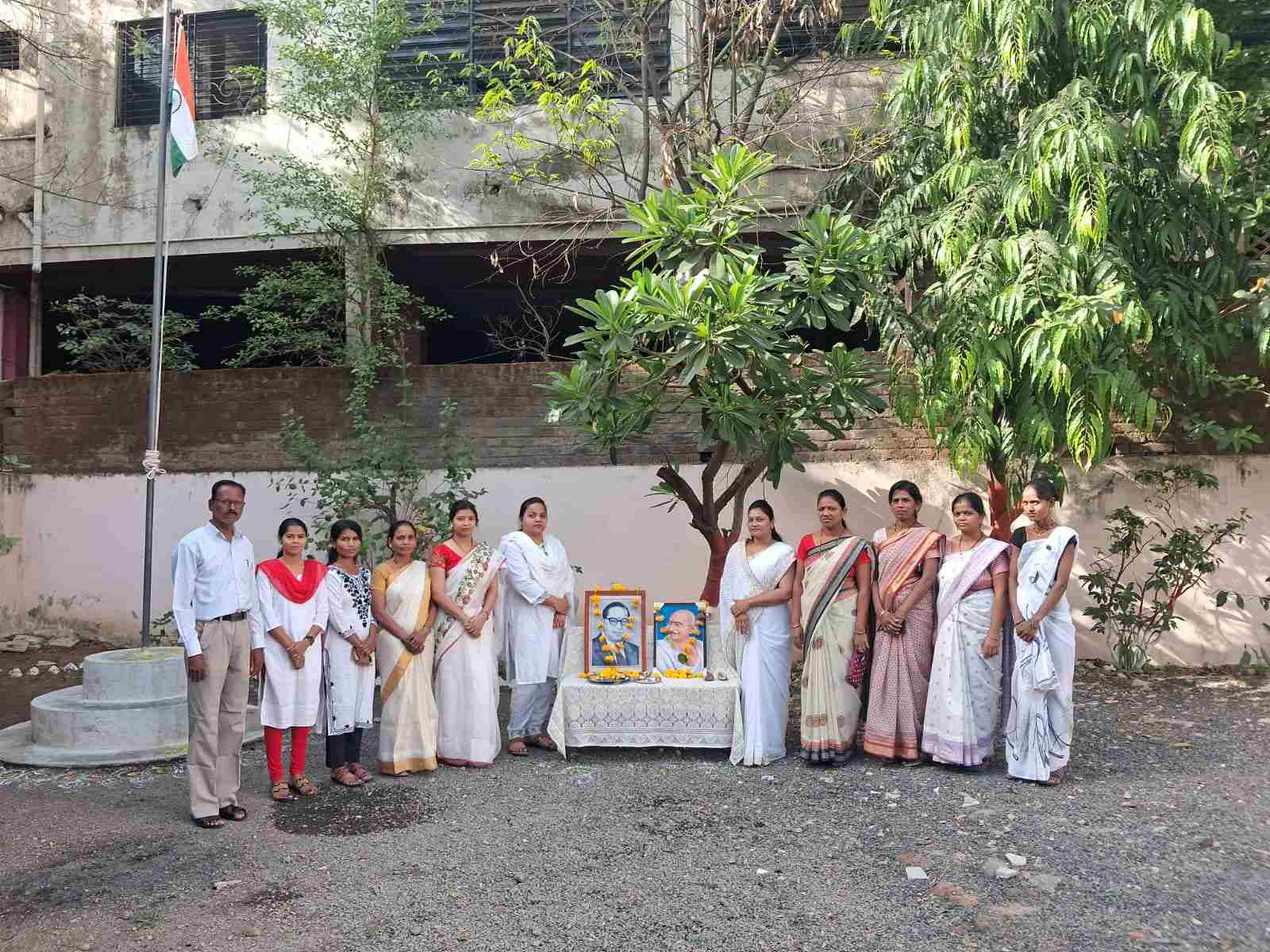 कस्तुरबा महिला बहुउद्देशीय संस्थेत महाराष्ट्र दिन व कामगार दिन उत्साहात साजरा