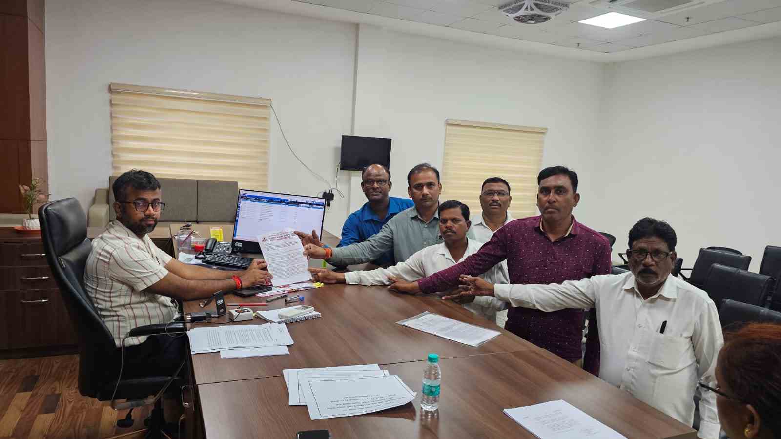 वर्धा कामगार कल्याण मंडळातील कथित अनियमिततेची उच्चस्तरीय चौकशीची मागणी; आठ बांधकाम कामगार संघटनांचे संयुक्त निवेदन