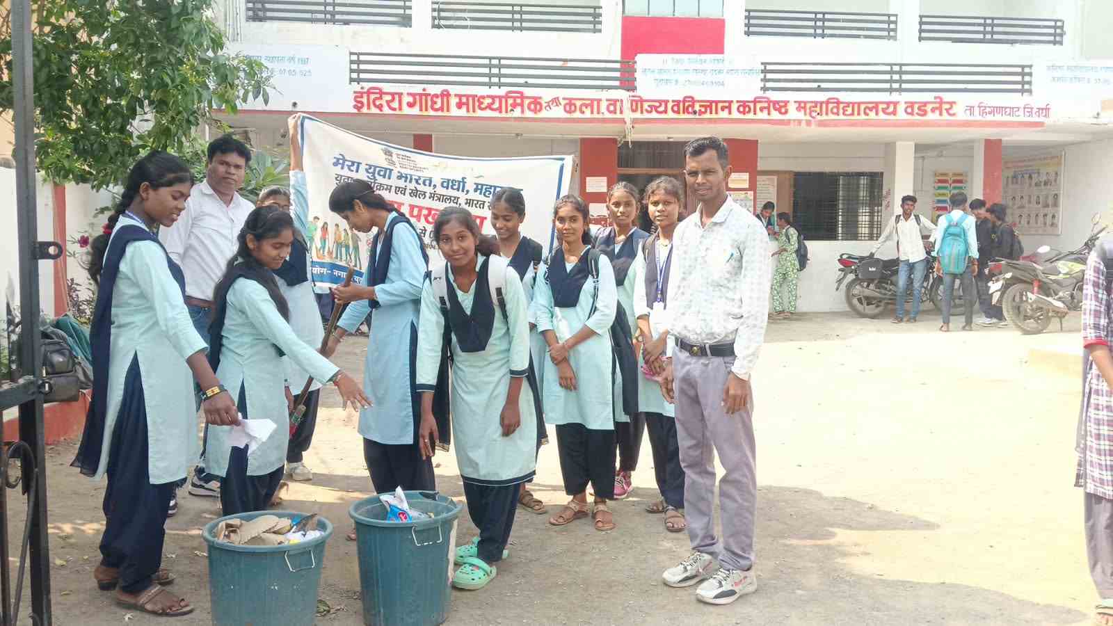 वडनेर येथे स्वच्छता अभियानावर भाषण स्पर्धा