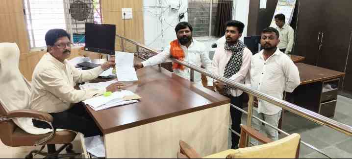 प्रभाग क्र. १९ मध्ये रेल्वे गेट किंवा सुरक्षित अंडरपासची मागणी; नागरिकांचे निवेदन
