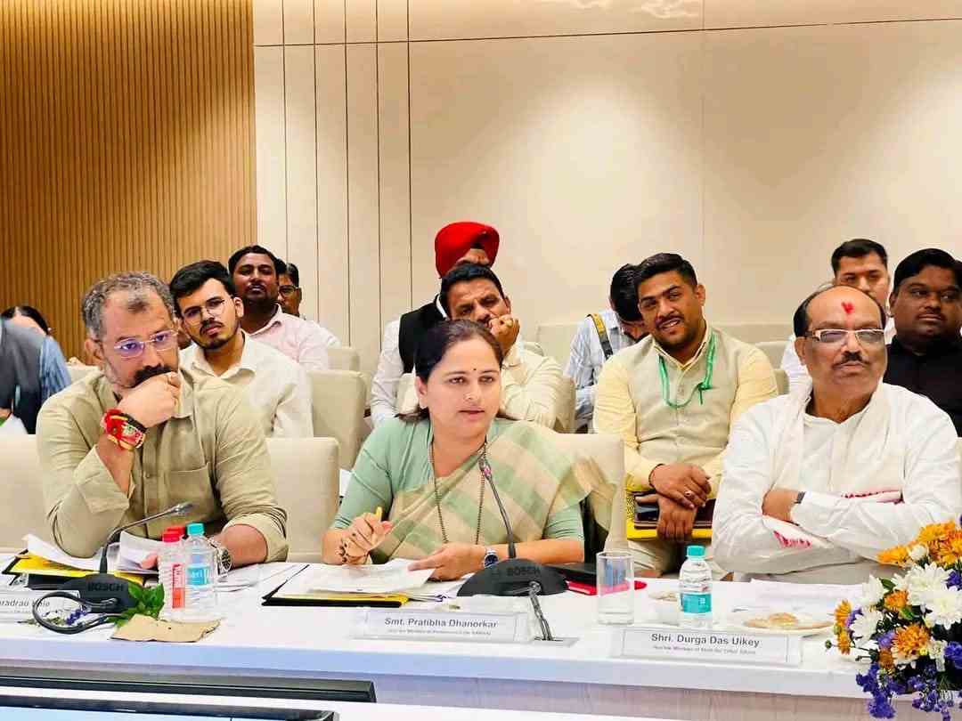 विभागीय रेल्वे बैठकीत वर्धा जिल्हातील रेल्वे संबंधी खासदार अमर काळे केली थांबायची मागणी