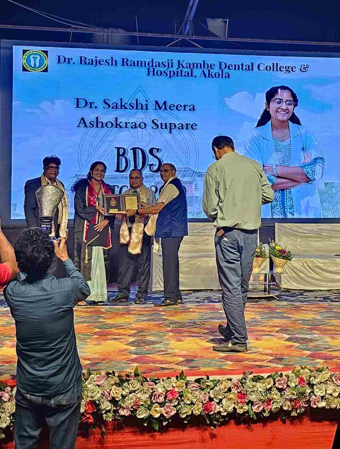 अल्लीपूरच्या डॉ. साक्षी सुपारे यांना सिल्वर पदक