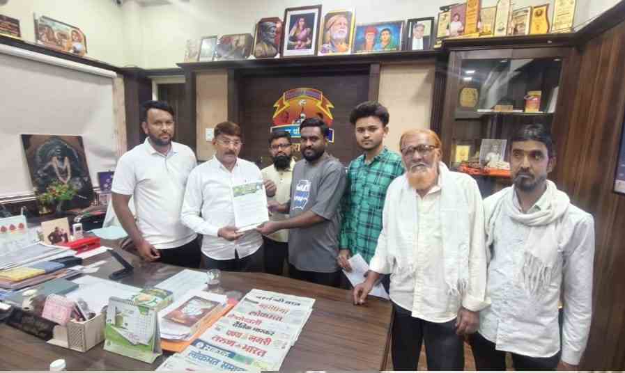 खस्ताहाल सड़क से बढ़ा खतरा, AIMIM का 3 दिन का अल्टीमेटम