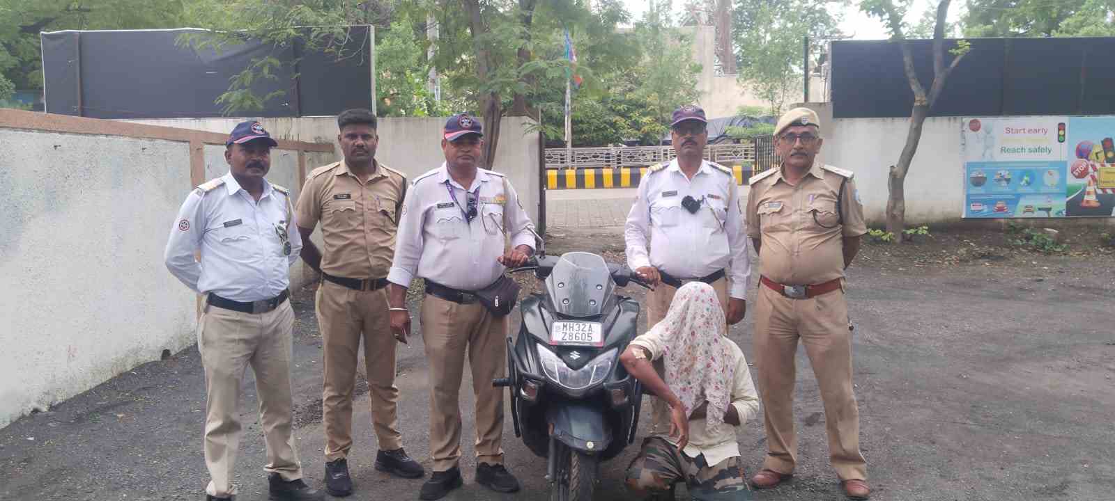 296.9 mg% अल्कोहोलच्या नशेत वाहन चालविणाऱ्या चालकावर कारवाई; वाहन जप्त