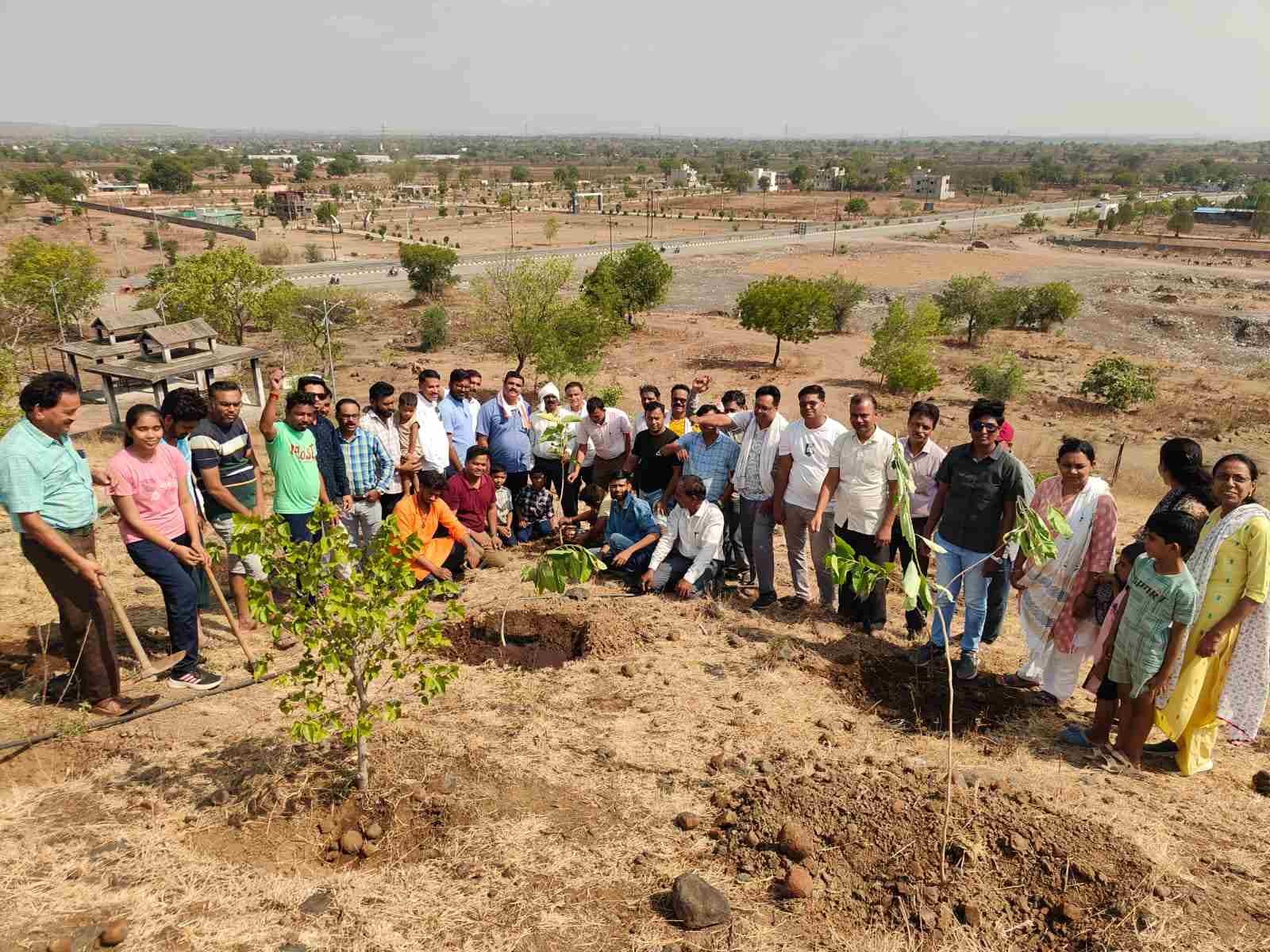 राज्याभिषेक दिनानिमित्त वृक्ष सेवा समितीची वृक्षारोपण मोहिम सुरू