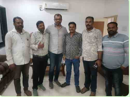 रस्त्यांच्या प्रलंबित कामांवर विशेष चर्चा – खासदार अमर काळे यांची भेट