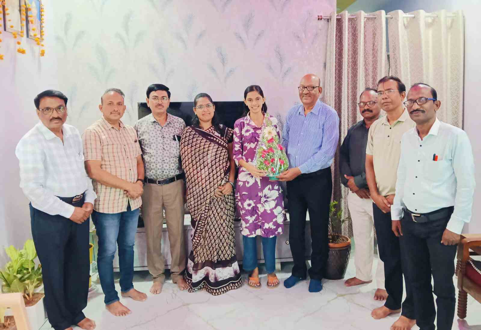 उच्च शिक्षण घेऊन स्वतःचे आणि देशाचे भविष्य घडवावे:- इमरान राही