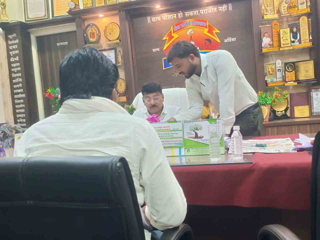 प्रभाग 17 में खतरनाक विद्युत पोल से हादसे का खतरा