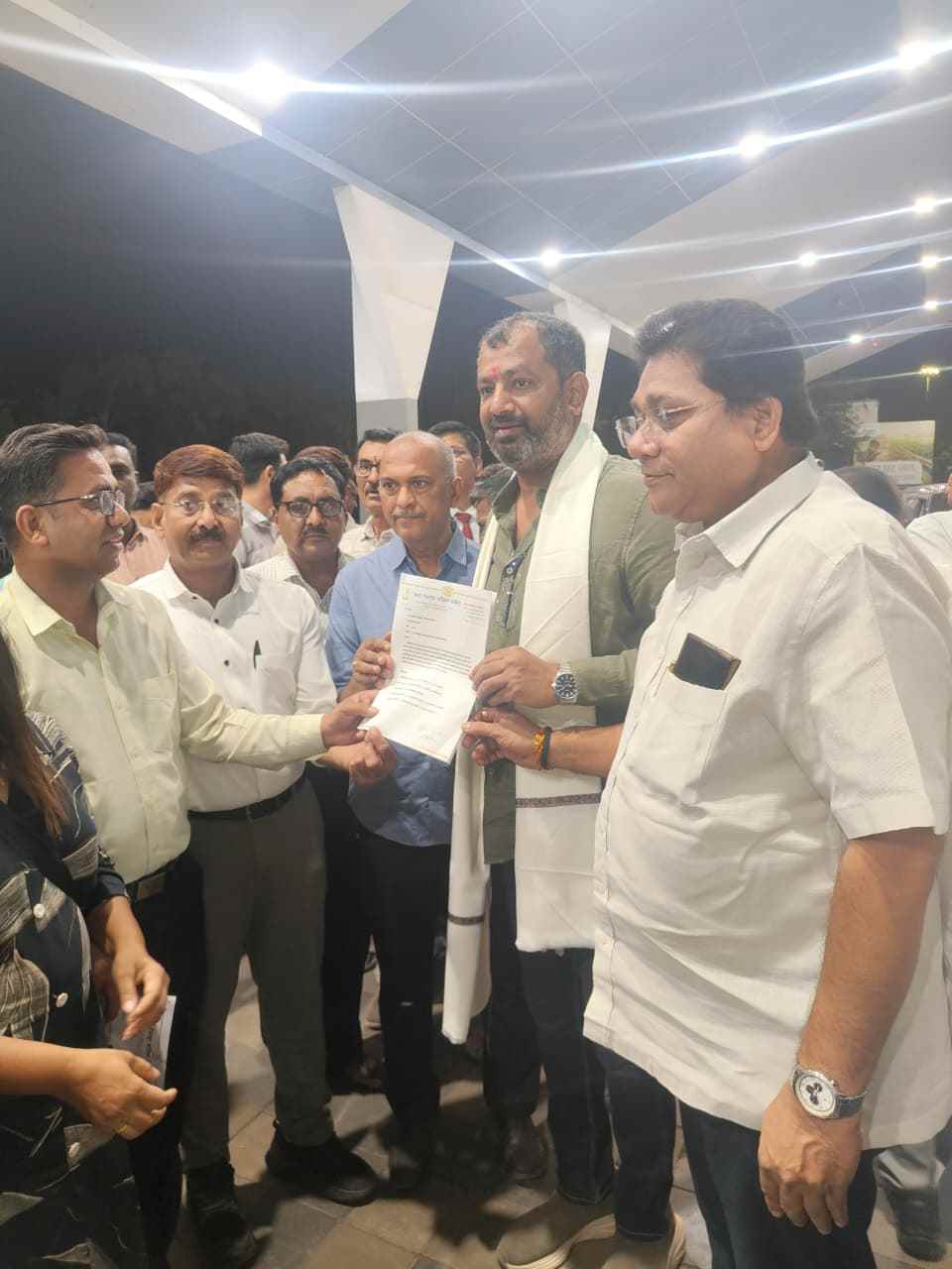 अजनी स्थानकावर रेल्वे थांब्याची मागणी; वर्धा जिल्हा काँग्रेसचे निवेदन