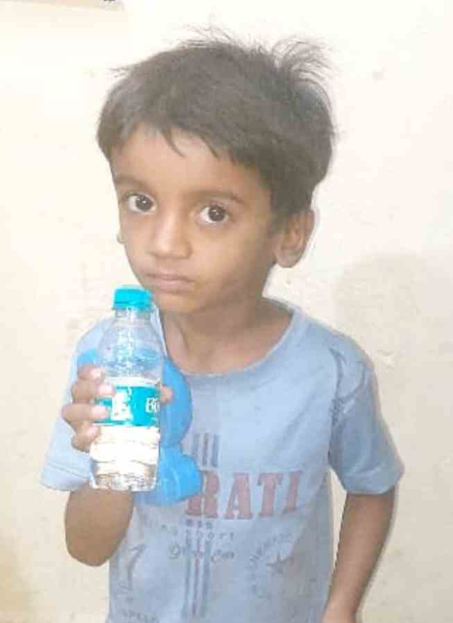 हरवलेल्या चिमुकल्याला सावंगी मेघे पोलिसांनी कुटुंबीयांशी केले पुन्हा एकत्र