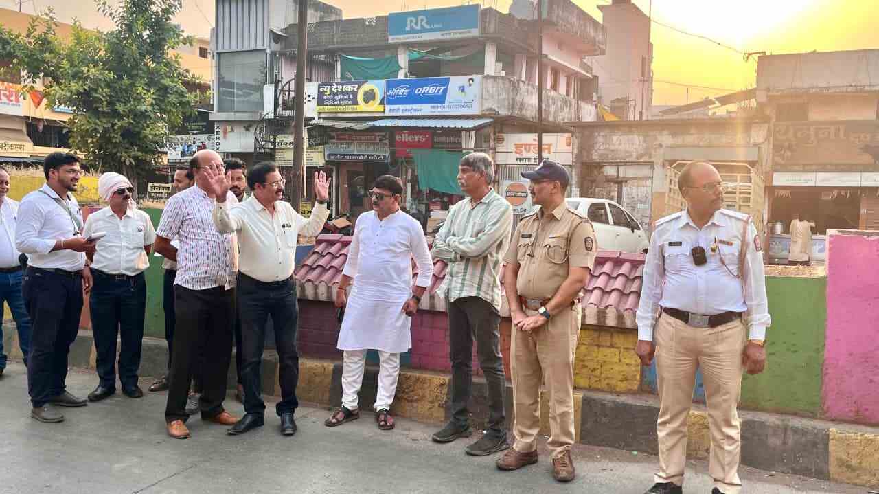 शहरातील बाजारपेठ व प्रमुख चौकांची नगर परिषद अध्यक्षांकडून पाहणी