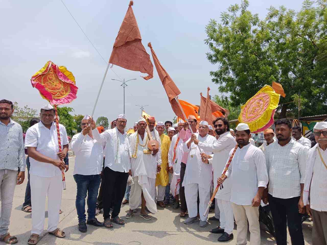 अल्लीपूर येथे संताजी जगनाडे महाराज पायदळ पालखी वारी सोहळ्यास अतुल वांदिले यांची उपस्थिती