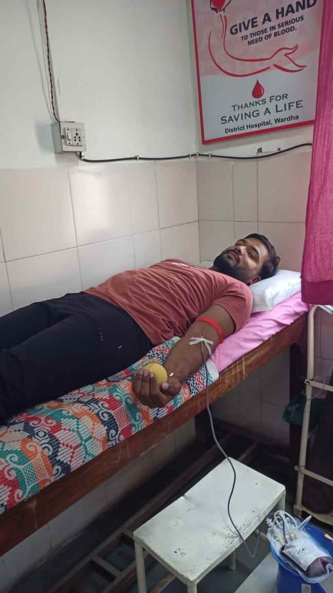 अतहर शेख ने किया रक्तदान, मरीज को मिला नया जीवन