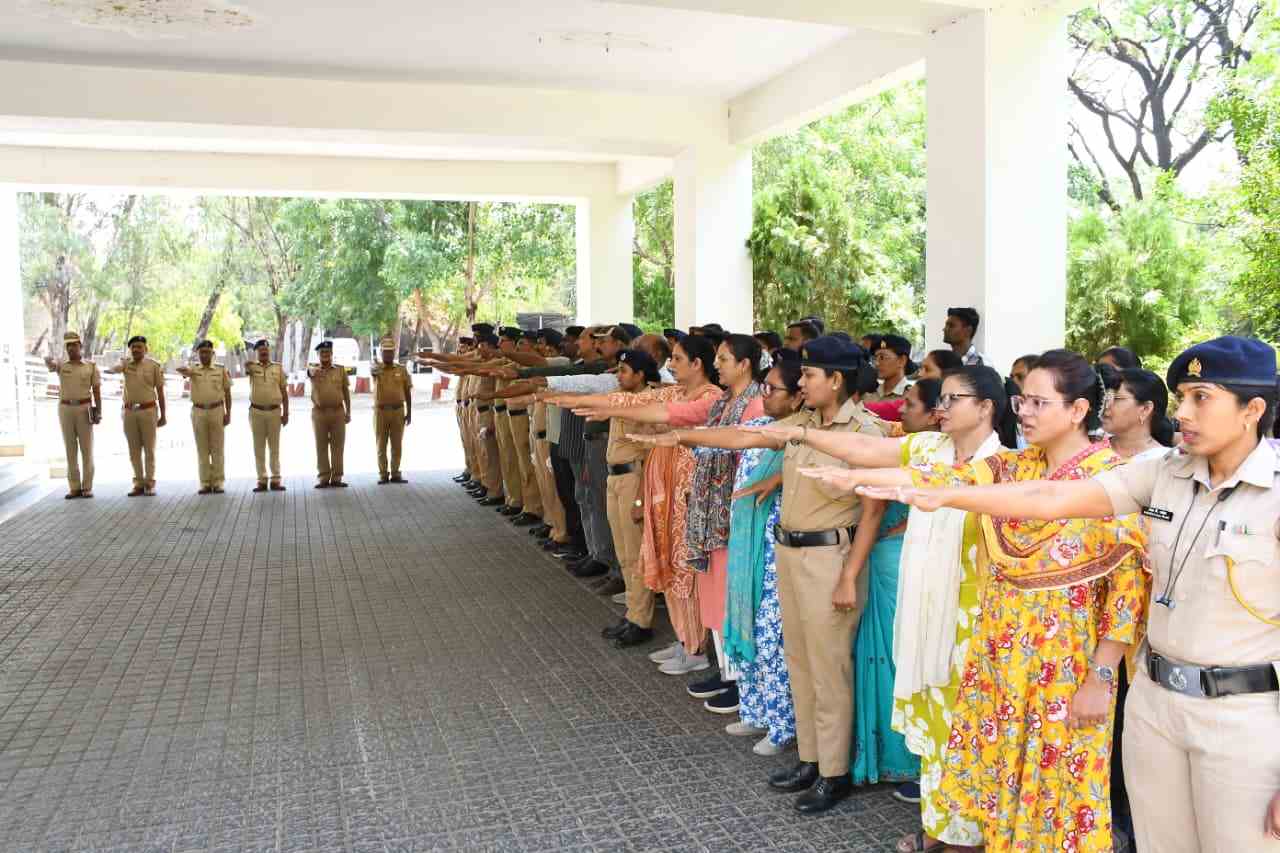 वर्धा जिल्हा पोलीस दलातर्फे ‘दहशतवाद व हिंसाचार विरोधी दिन’ निमित्त सामूहिक शपथ ग्रहण