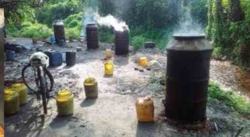 आमदार साहेबांच्या दत्तक गावात युवा पिढी धोक्यात? अवैध मोहाच्या दारूमुळे भवितव्यावर प्रश्नचिन्ह !