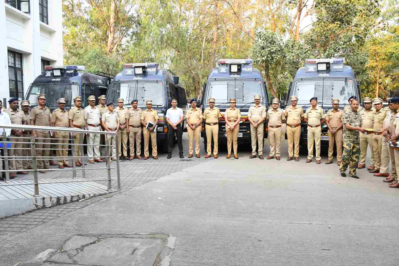 वर्धा पोलिस दलात ४ नवीन ‘एसएलएम मिनी’ वाहने दाखल