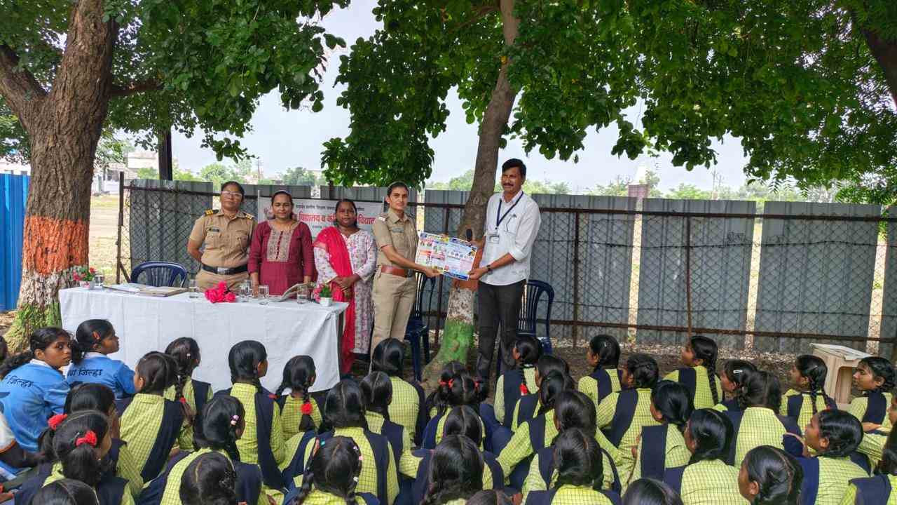 वायगाव येथे विद्यार्थ्यांना स्वसंरक्षण व सायबर सुरक्षेचे धडे