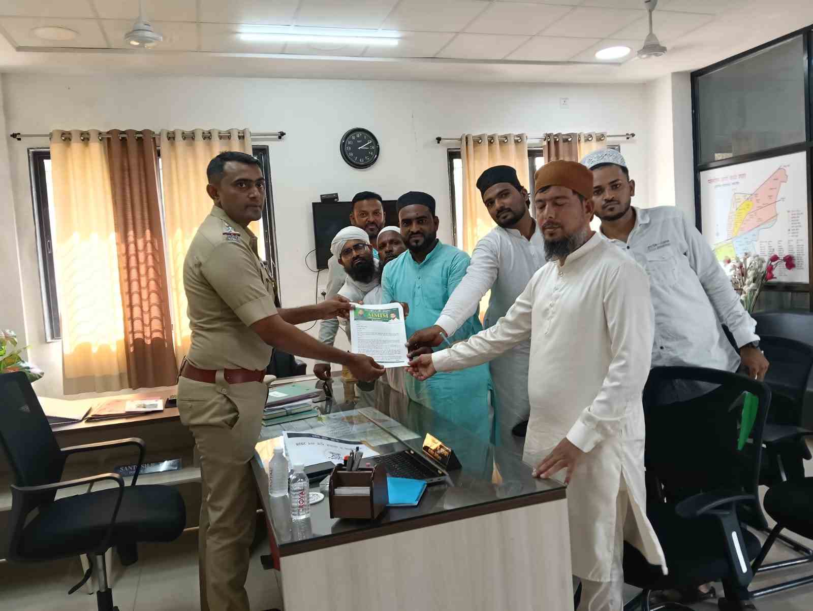नाज़िया इलाही की कथित टिप्पणी के विरोध में AIMIM व मुस्लिम समाज का प्रदर्शन बजाज चौक से सिटी पुलिस स्टेशन तक निकाली रैली, सख्त कानूनी कार्रवाई की मांग