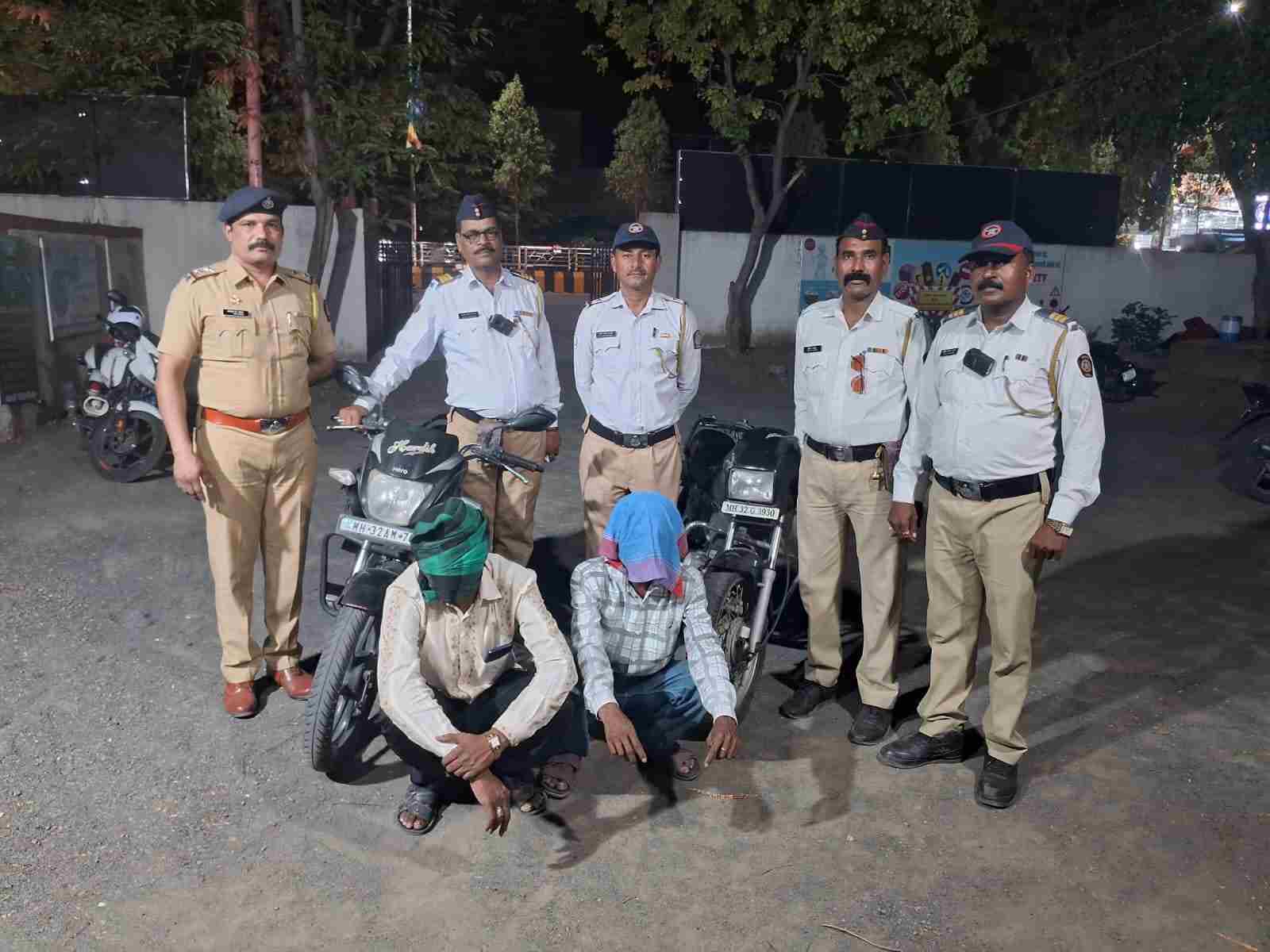 दारू पिऊन वाहन चालविणाऱ्यांवर वाहतूक पोलिसांची कारवाई; वाहतूक नियमांचे पालन करण्याचे आवाहन