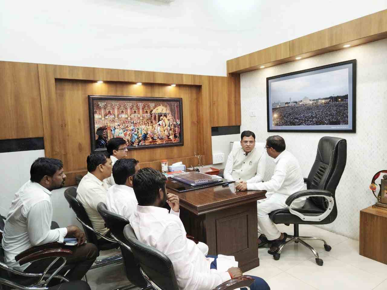 अवकाळी पावसामुळे झालेल्या नुकसान भरपाई व विकासकामांसाठी निधी देण्याबाबत आमदार रामदास मसराम यांची सहपालकमंत्र्यांकडे मागणी