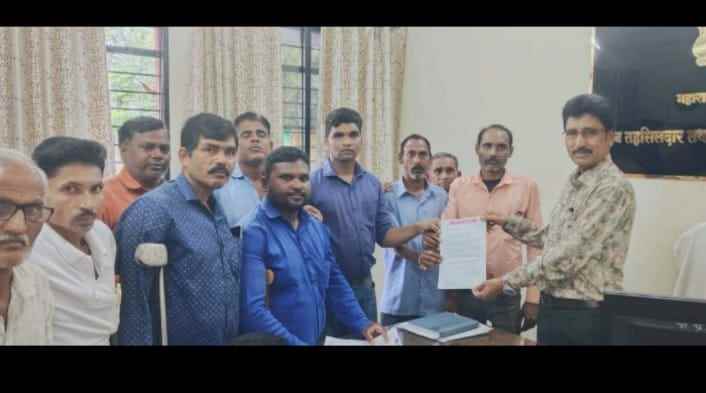 दिव्यांगांच्या पेन्शनमधील अनियमिततेविरोधात हक्क संघर्ष समितीचा आवाज : बल्लारपूर तहसील कार्यालयात निवेदन सादर