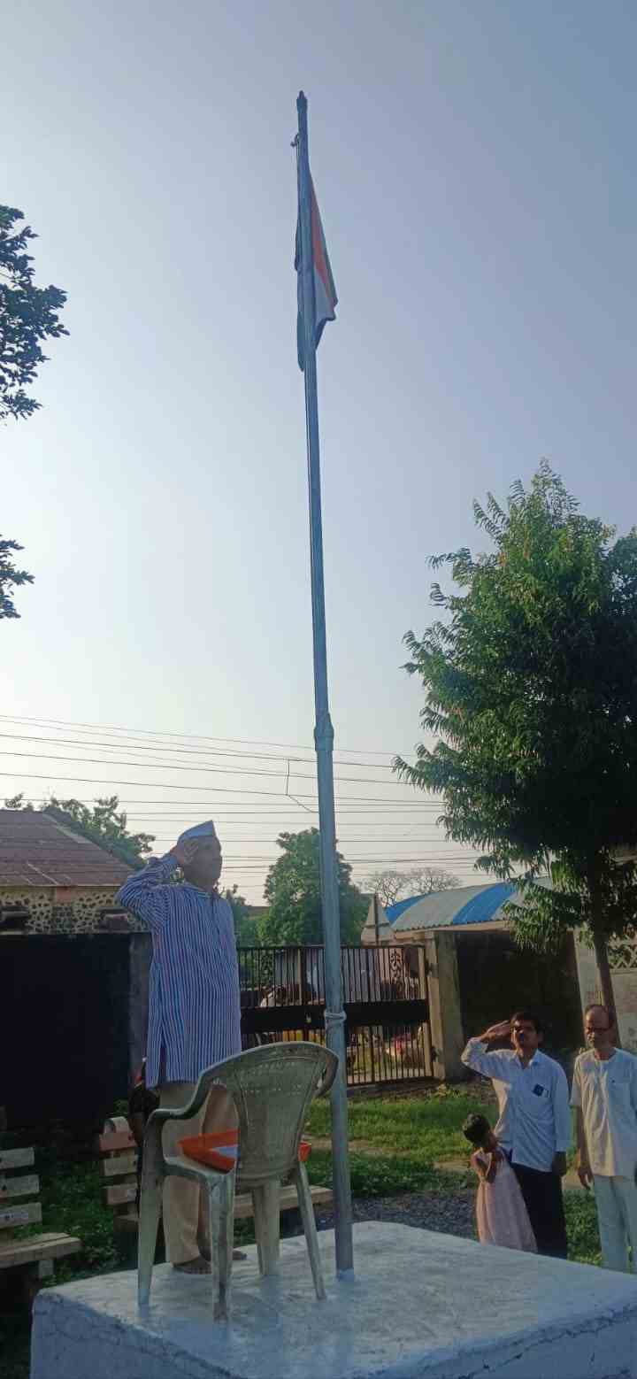 मराठवाडा मुक्ती संग्राम दिनानिमित्त सामाजिक कार्यकर्ते विशाल अग्रवाल यांच्या हस्ते ध्वजारोहण संपन्न