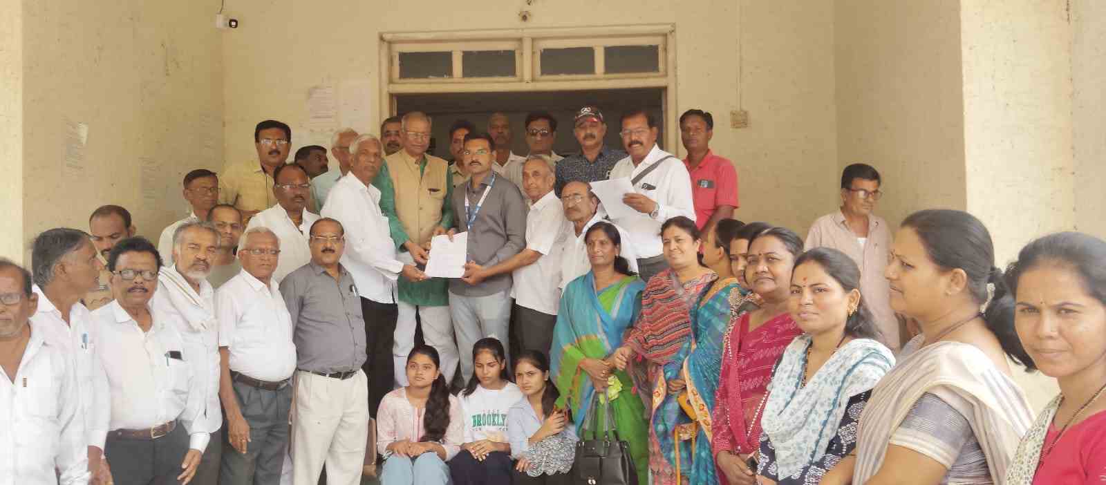 सोनम वांगचुक यांच्या उपोषणाच्या समर्थनार्थ वसमतमध्ये निवेदन दोन दिवसांत तोडगा न निघाल्यास तीव्र आंदोलनाचा इशारा