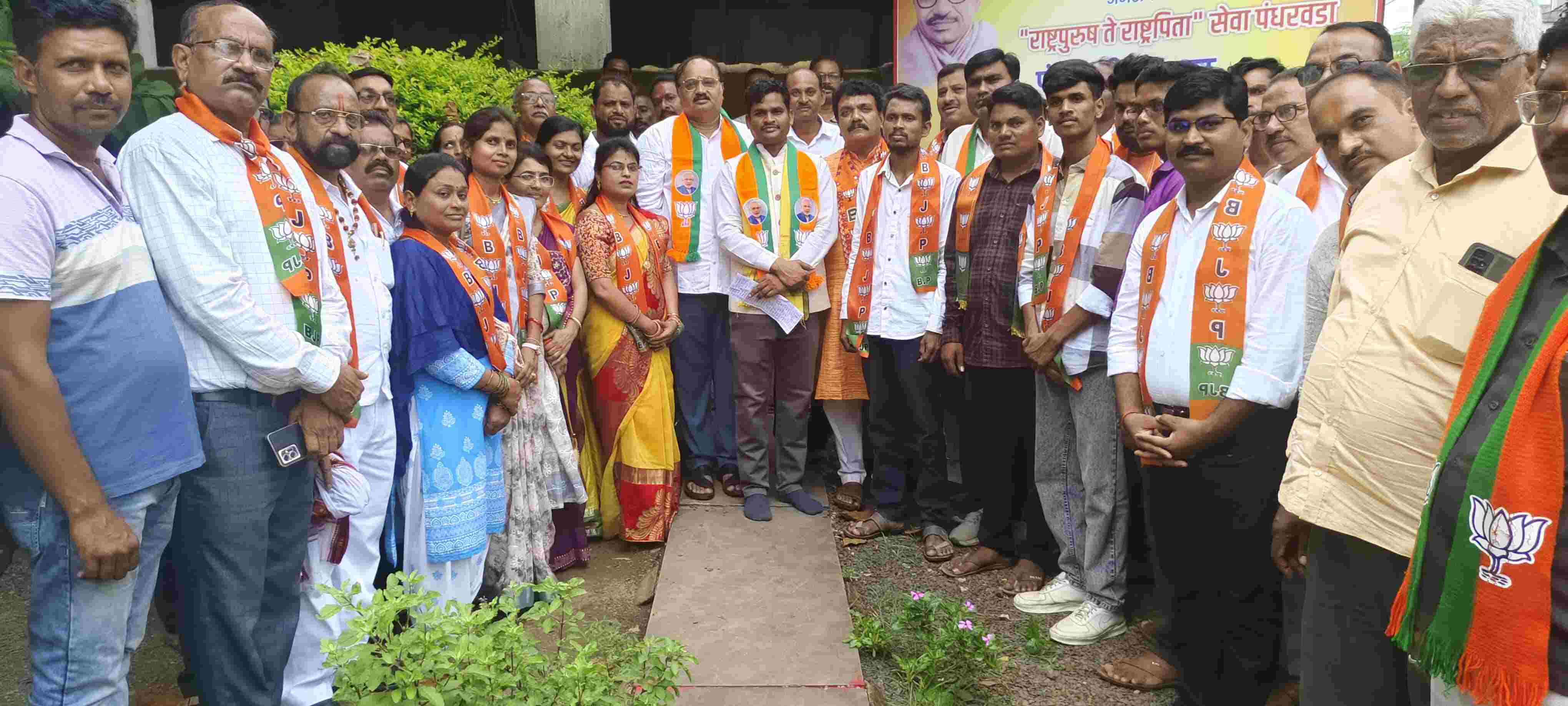 बिरसा क्रांती दलाचे जिल्हाध्यक्ष प्रा.कमलनारायण उईके यांच्यासह शेकडो कार्यकर्त्यांचा भाजपात प्रवेश