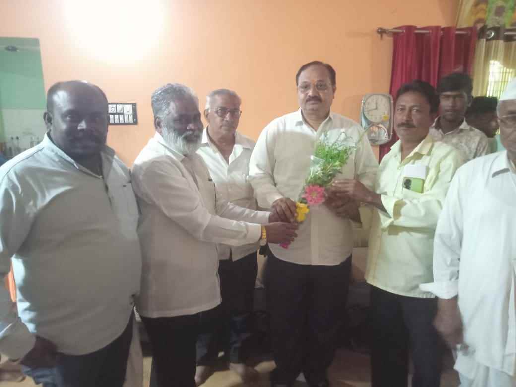 उदखेड येथील सरपंच यांनी घेतली आमदाराची भेट
