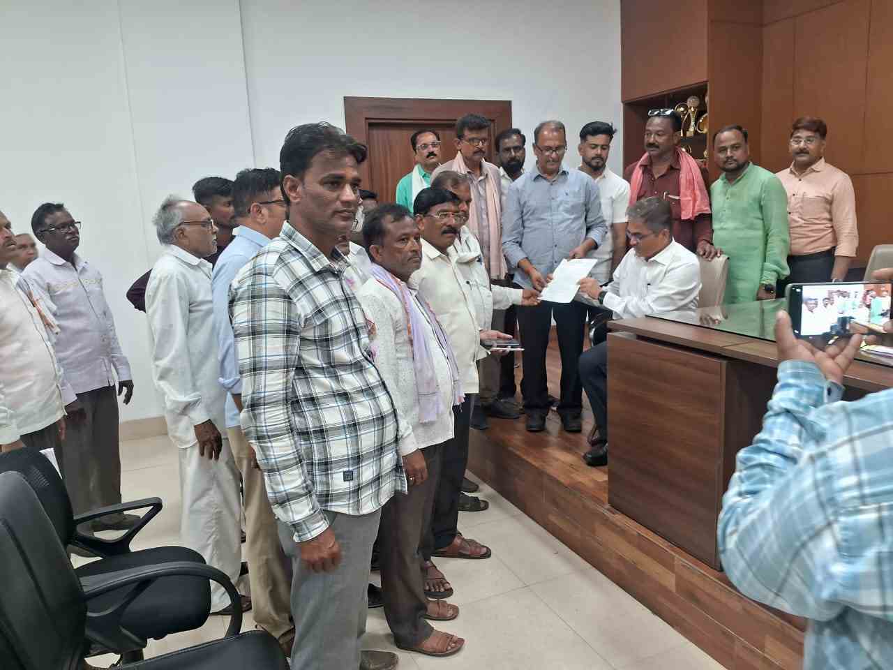 ओला दुष्काळ राष्ट्रीय आपत्ती घोषित करून शेतकऱ्यांना तात्काळ मदत द्या; अन्यथा तीव्र आंदोलनाचा इशारा – वर्धा जिल्हा काँग्रेस कमिटी