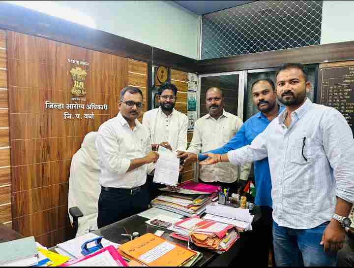 राष्ट्रवादी युवक काँग्रेस व शिवराया संघटनेचे जिल्हा आरोग्य अधिकारी यांना  दिले निवेदन
