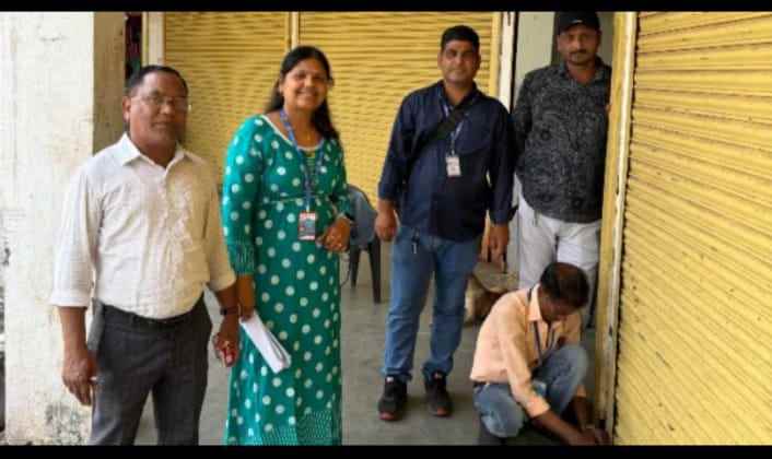 कर थकबाकीदारांवर नगर परिषदेचा कडक बडगा,आठवडी बाजारातील गाळे सिल